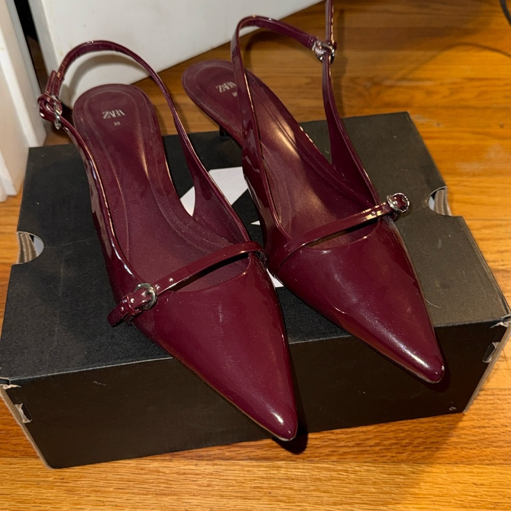 Zara kitten heel maroon color
